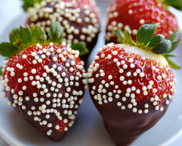 Chocolate Dipped Strawberries Valentine’s Day