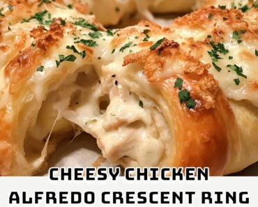 Cheesy Chicken Alfredo Crescent Ring