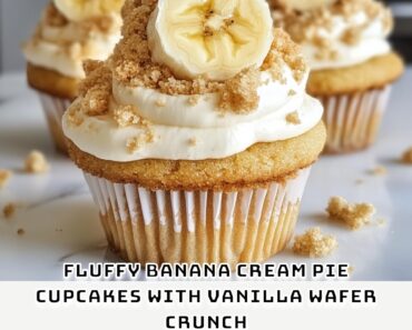 Fluffy Banana Cream Pie Cupcakes with Vanilla Wafer Crunch